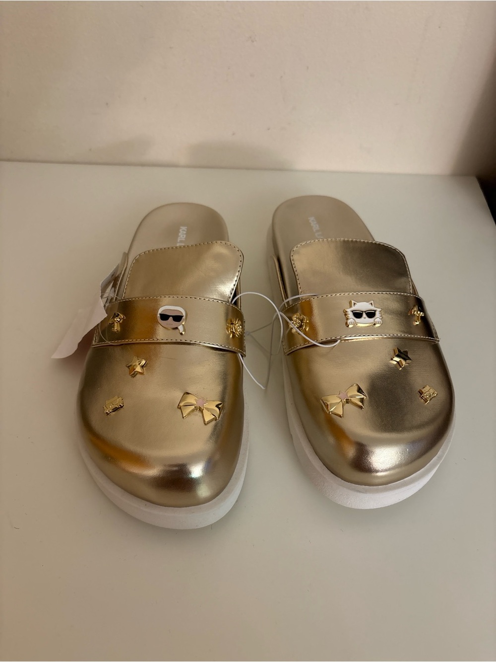 All KARL LAGERFELD PARIS
Metallic Gold KARL LAGERFELD PARIS Metallic Gold 7.5 w